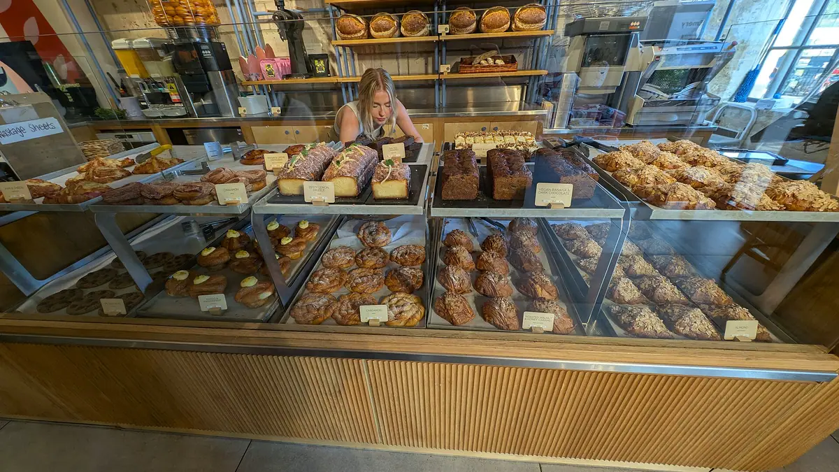 Ashley's Bakery – bakery in Luton, Gillingham